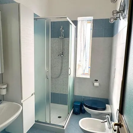 Tina's Tiny House - 10 Meters From The * אולביה